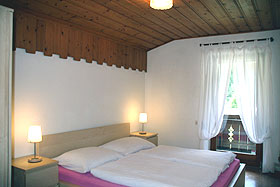 Schlafzimmer im Ferienhaus Finkenberg